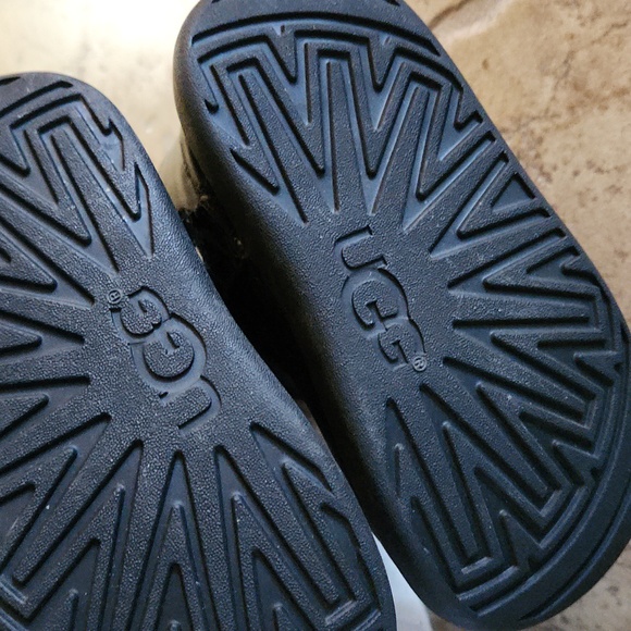 UGG Black Leather Boots with Shearling Toddler Size 4/5 - Picture 5 of 11